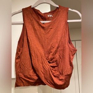 Madewell (MWL) cropped twist front t shirt in rust- large